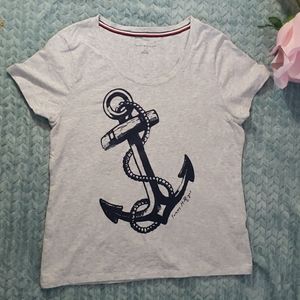 Tommy Hilfiger's shirt